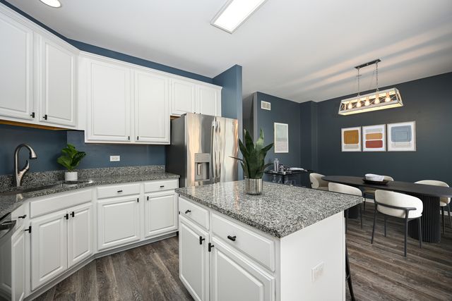 318 S Prospect Avenue, Bartlett, IL 60103