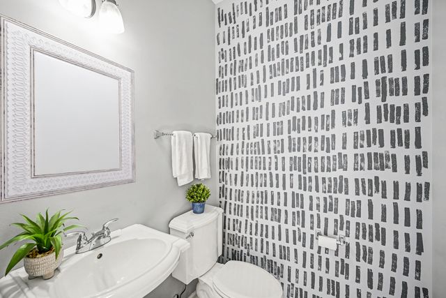 318 S Prospect Avenue, Bartlett, IL 60103