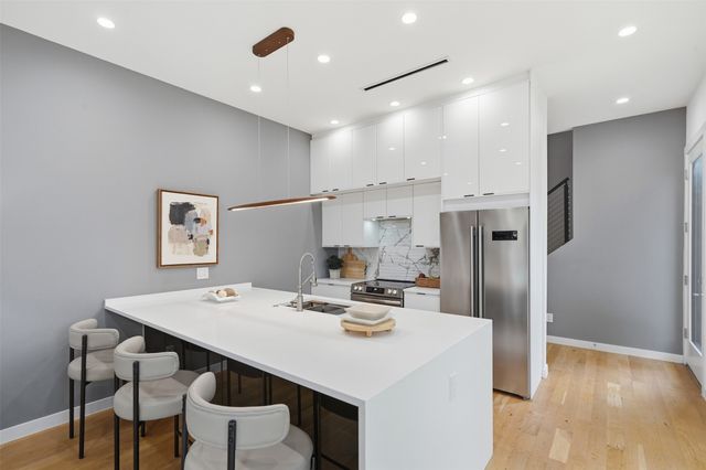 2724 Hondo, Dallas, TX 75219