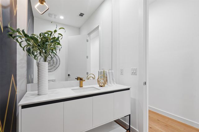 2724 Hondo, Dallas, TX 75219