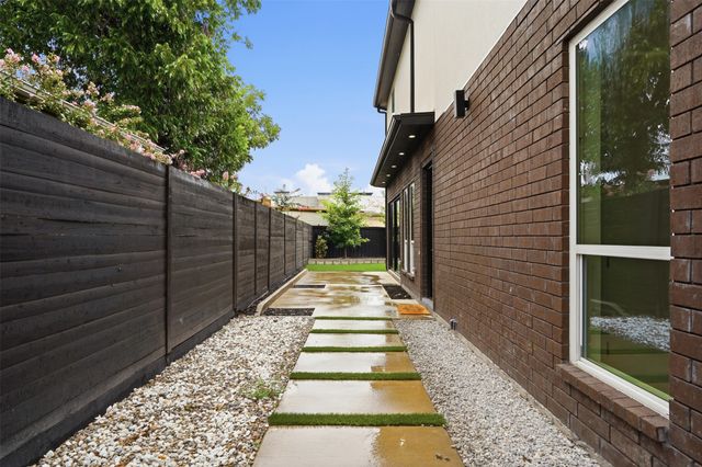 2724 Hondo, Dallas, TX 75219