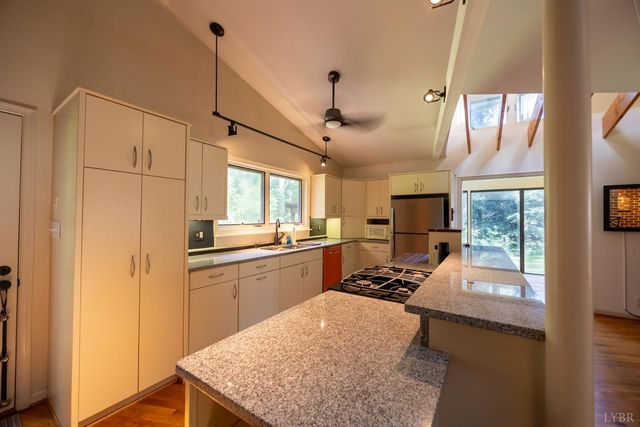 2246 Country Club, Appomattox, VA 24522