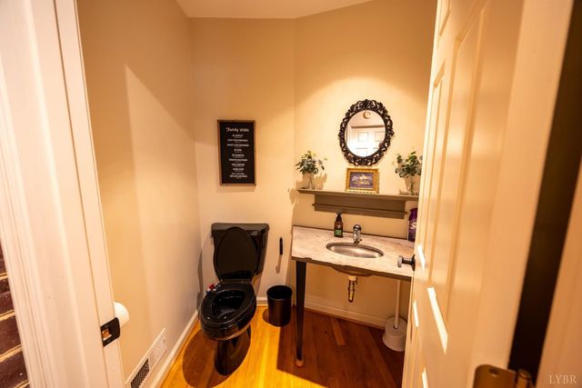 2246 Country Club, Appomattox, VA 24522