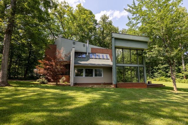 2246 Country Club, Appomattox, VA 24522