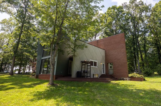 2246 Country Club, Appomattox, VA 24522