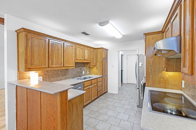 116 Creekview Circle, Maypearl, TX 76064