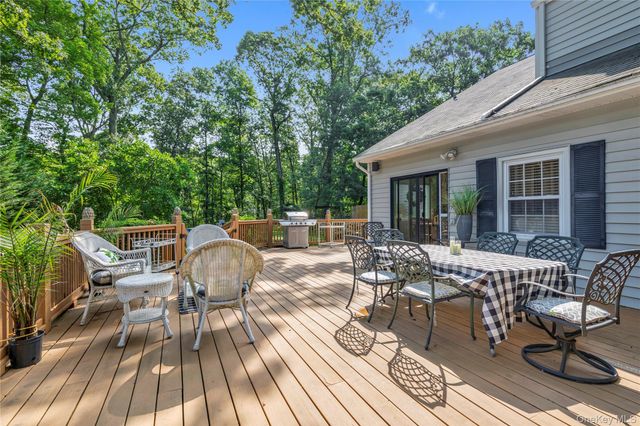 2 Sandpiper Lane, Northport, NY 11768
