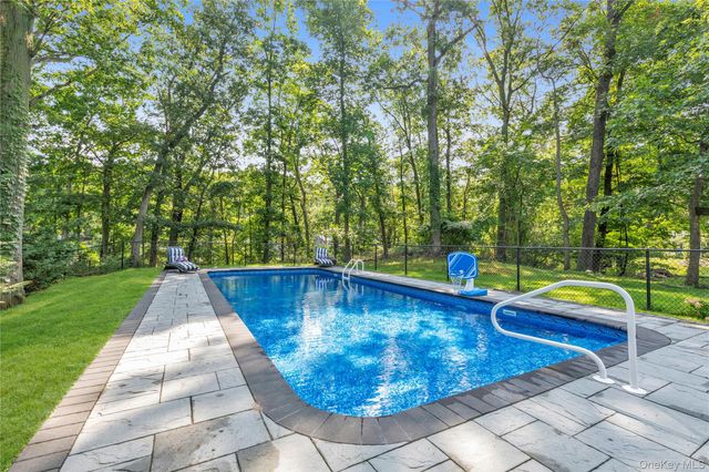 2 Sandpiper Lane, Northport, NY 11768
