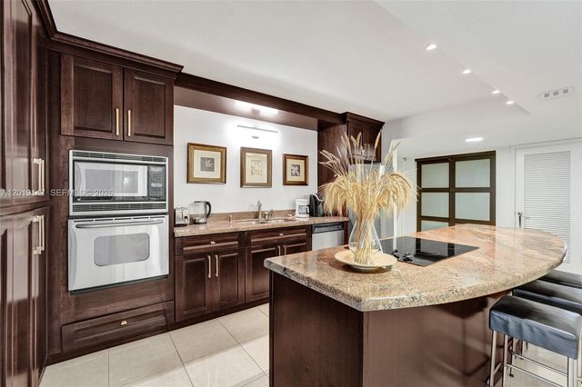 5420 N Ocean Drive 2201, Singer Island, FL 33404
