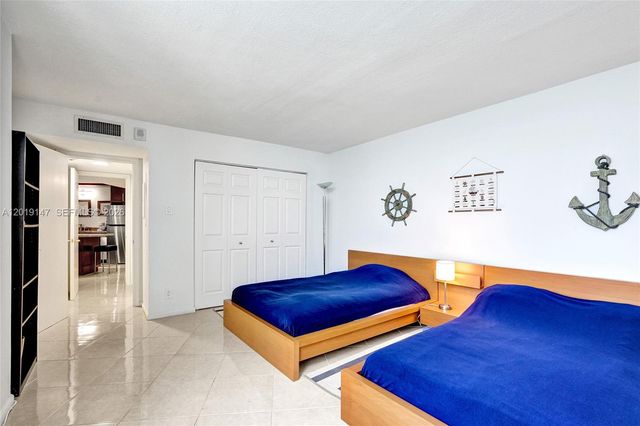 5420 N Ocean Drive 2201, Singer Island, FL 33404
