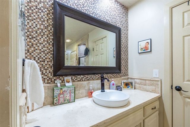 108 Easy Street Court, Edmond, OK 73012