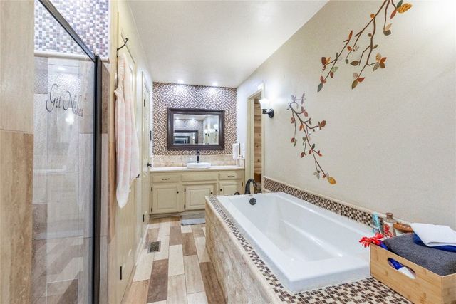 108 Easy Street Court, Edmond, OK 73012