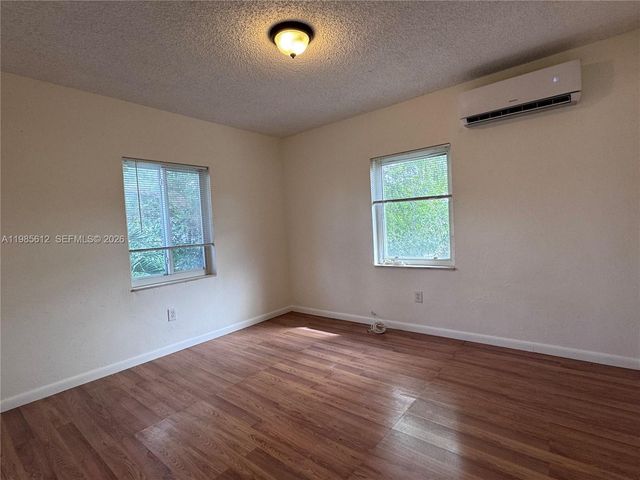 520 NE 82nd Ter 10, Miami, FL 33138