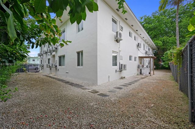 520 NE 82nd Ter 10, Miami, FL 33138