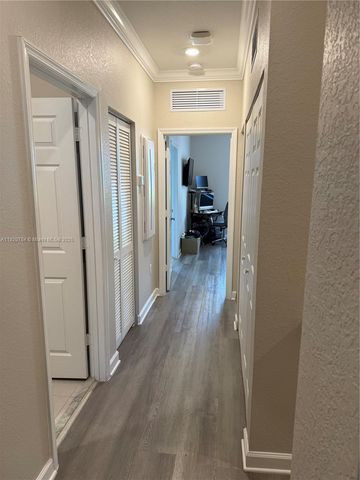 4725 Santa Cruz Way, Davie, FL 33314