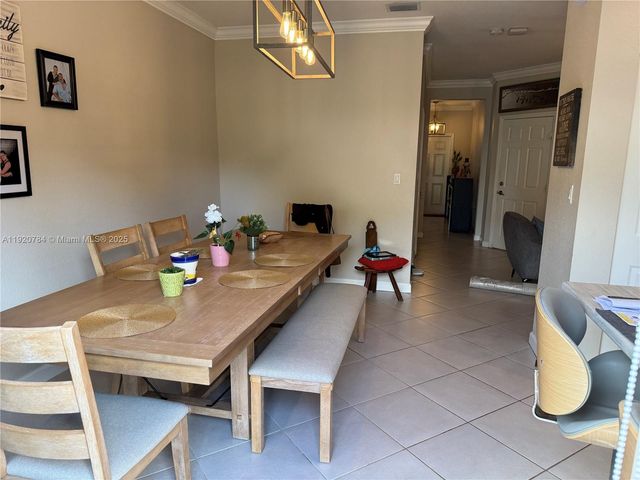 4725 Santa Cruz Way, Davie, FL 33314