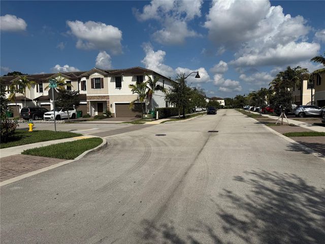 4725 Santa Cruz Way, Davie, FL 33314