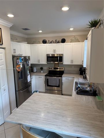 4725 Santa Cruz Way, Davie, FL 33314