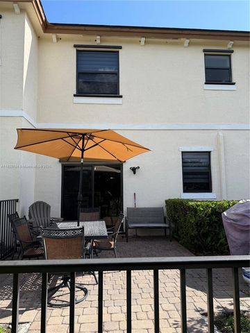 4725 Santa Cruz Way, Davie, FL 33314