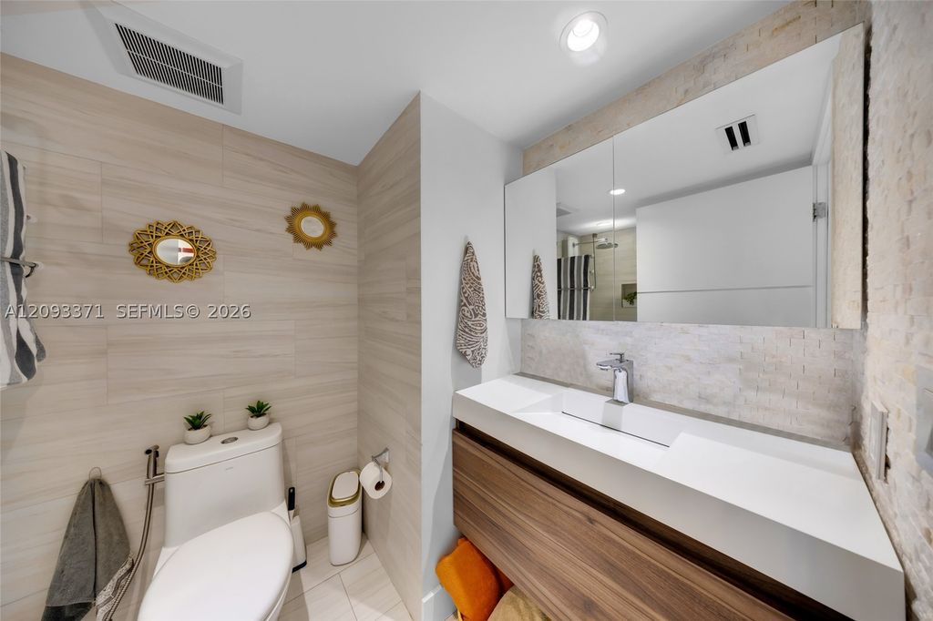 Image 18 of property listing at 6301 Collins Ave 2107, Miami Beach, FL 33141