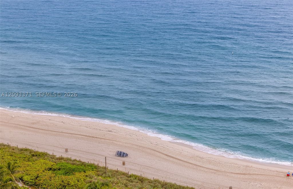 Image 32 of property listing at 6301 Collins Ave 2107, Miami Beach, FL 33141
