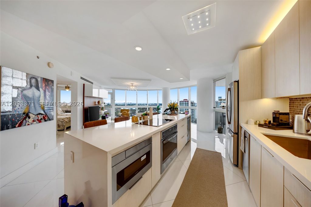 Image 5 of property listing at 6301 Collins Ave 2107, Miami Beach, FL 33141