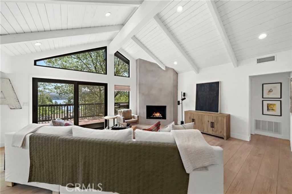 27561 North Bay, Lake Arrowhead, CA 92352