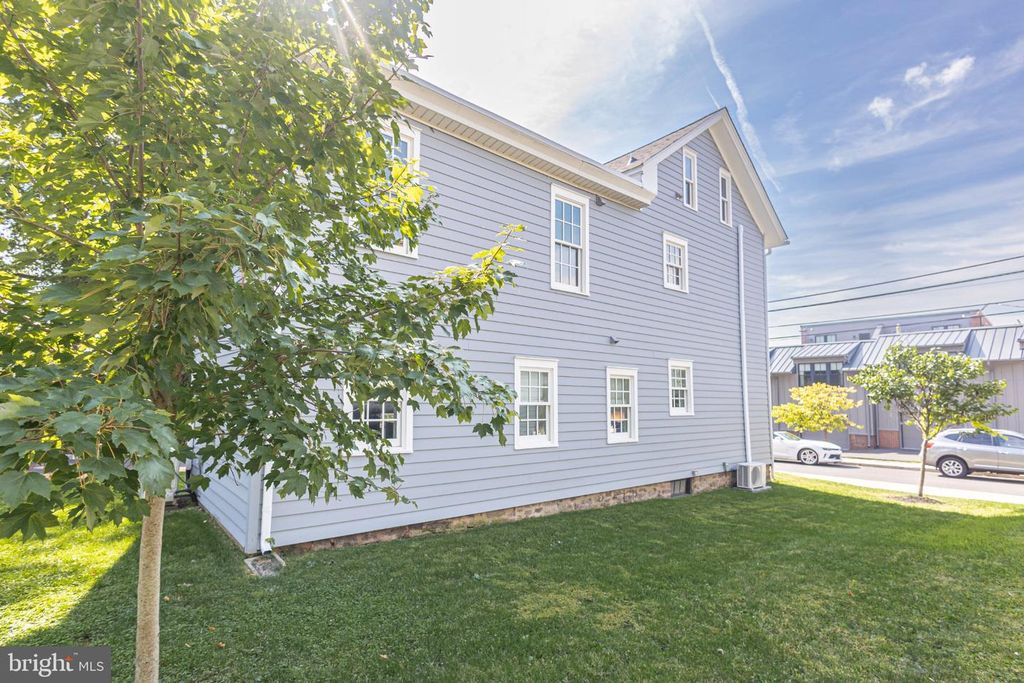211 COURT ST, NEWTOWN, PA 18940 — photo 3