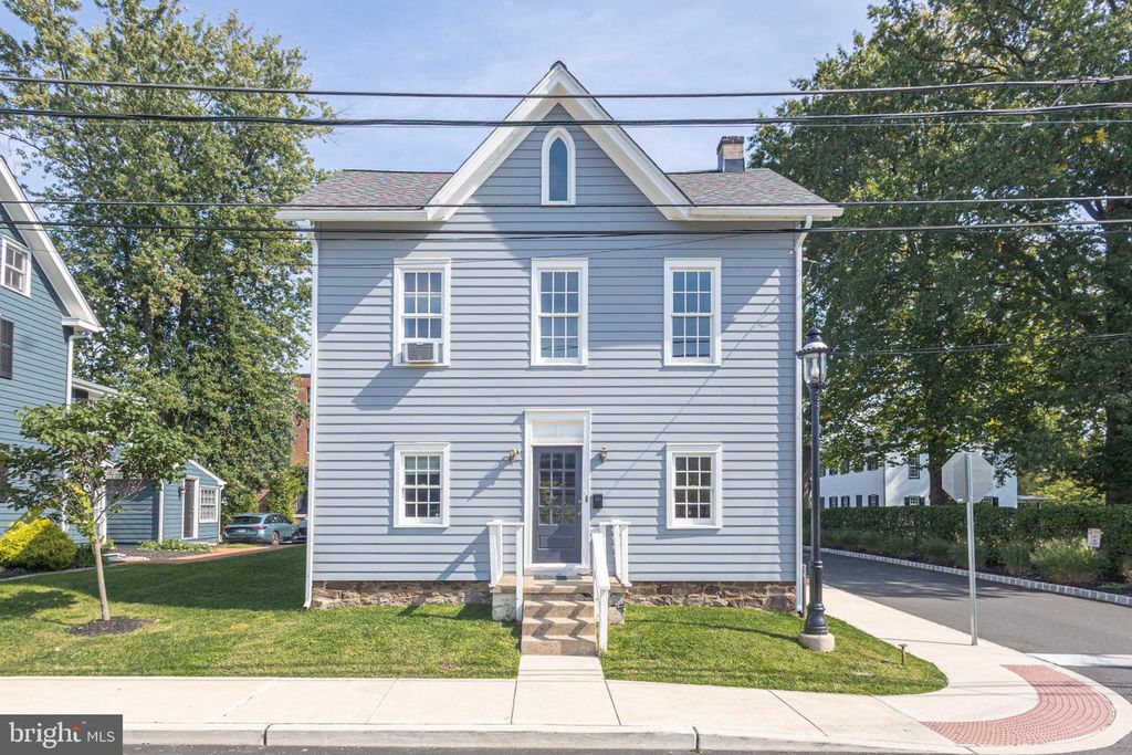 211 COURT ST, NEWTOWN, PA 18940 — photo 4