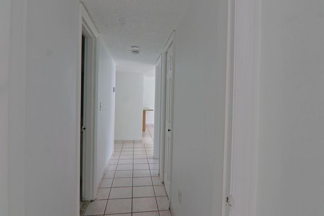 9360 SW 87th Avenue N8, Miami, FL 33176