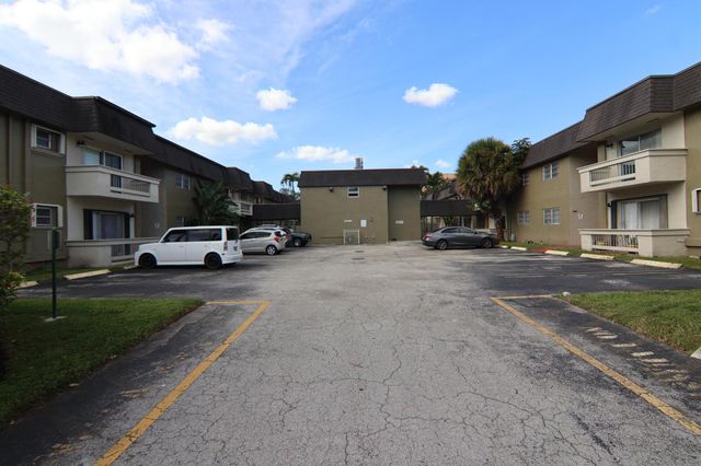 9360 SW 87th Avenue N8, Miami, FL 33176