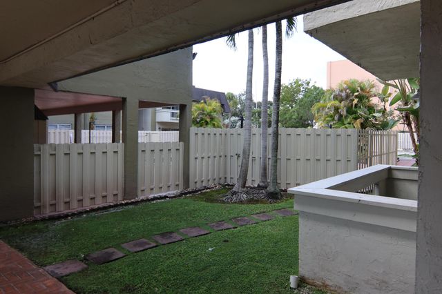 9360 SW 87th Avenue N8, Miami, FL 33176