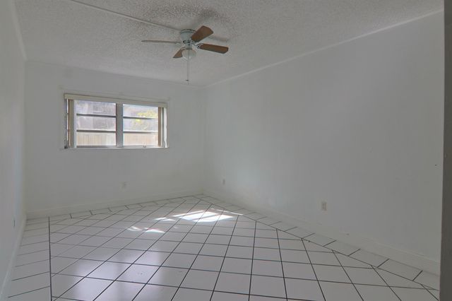 9360 SW 87th Avenue N8, Miami, FL 33176