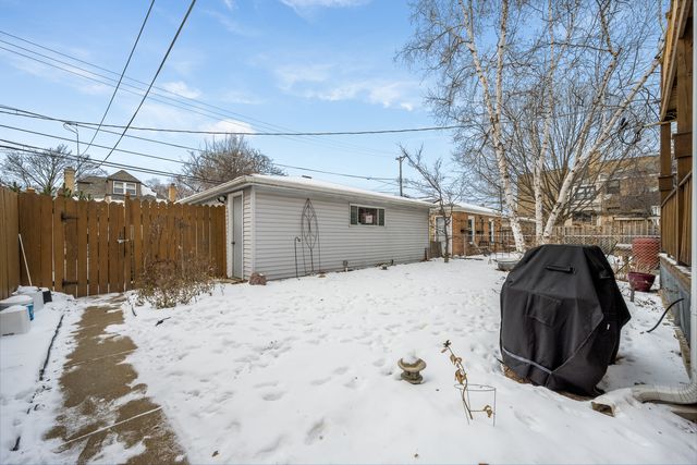 5706 N Mozart Street, Chicago, IL 60659