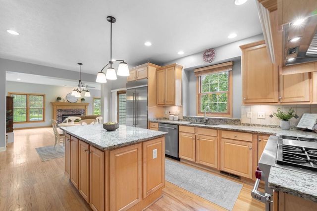 11235 N Westwood CIRCLE, Mequon, WI 53097