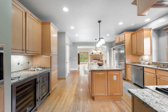 11235 N Westwood CIRCLE, Mequon, WI 53097