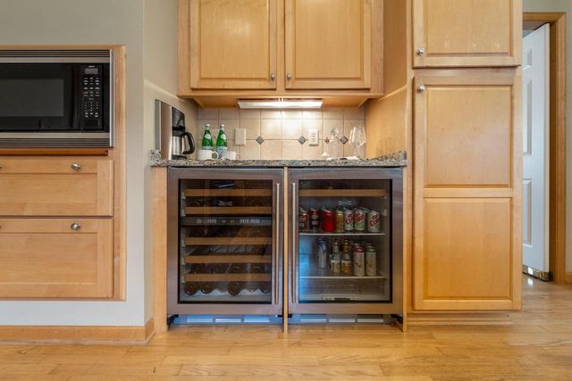 11235 N Westwood CIRCLE, Mequon, WI 53097