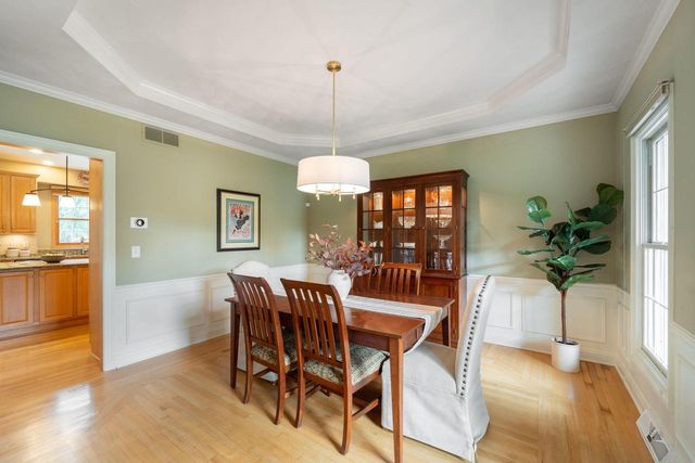 11235 N Westwood CIRCLE, Mequon, WI 53097