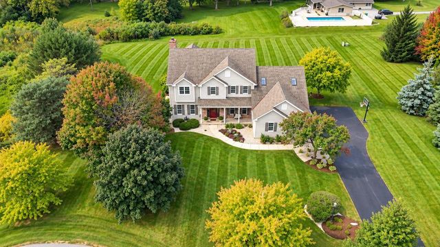 11235 N Westwood CIRCLE, Mequon, WI 53097