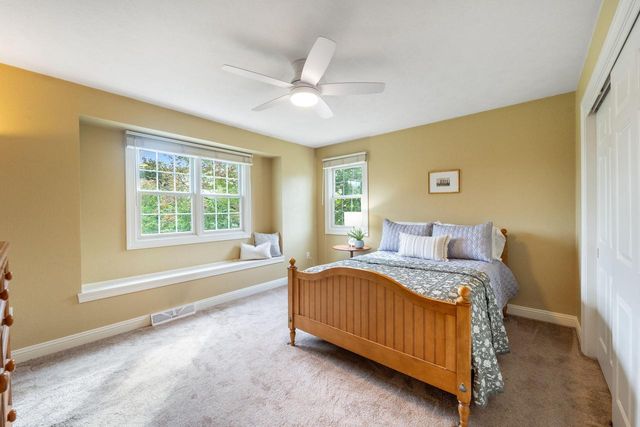 11235 N Westwood CIRCLE, Mequon, WI 53097