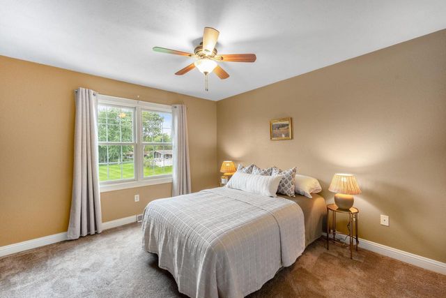 11235 N Westwood CIRCLE, Mequon, WI 53097