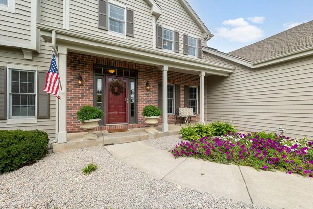 11235 N Westwood CIRCLE, Mequon, WI 53097