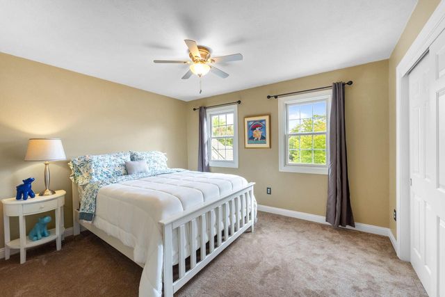 11235 N Westwood CIRCLE, Mequon, WI 53097