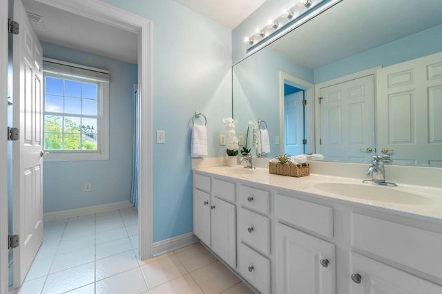 11235 N Westwood CIRCLE, Mequon, WI 53097