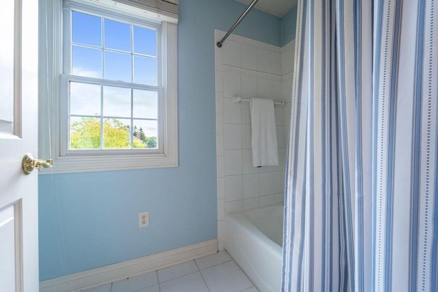 11235 N Westwood CIRCLE, Mequon, WI 53097