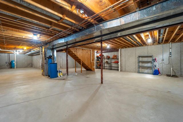 11235 N Westwood CIRCLE, Mequon, WI 53097
