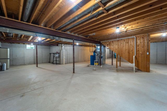 11235 N Westwood CIRCLE, Mequon, WI 53097