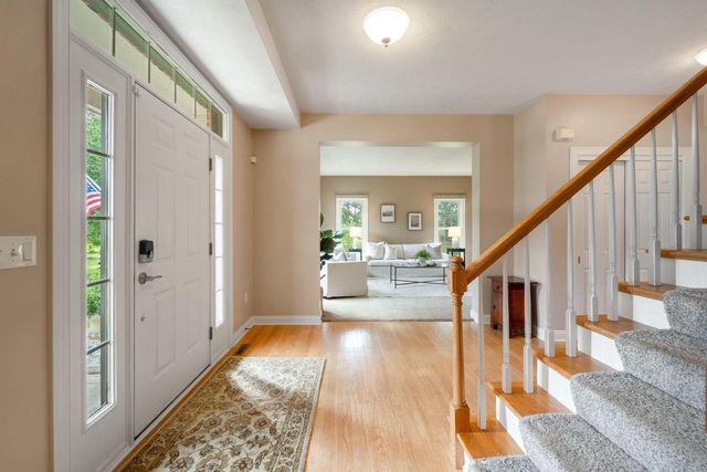 11235 N Westwood CIRCLE, Mequon, WI 53097