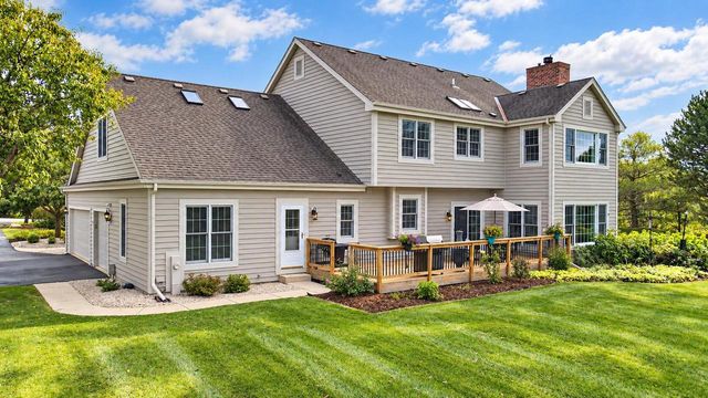 11235 N Westwood CIRCLE, Mequon, WI 53097