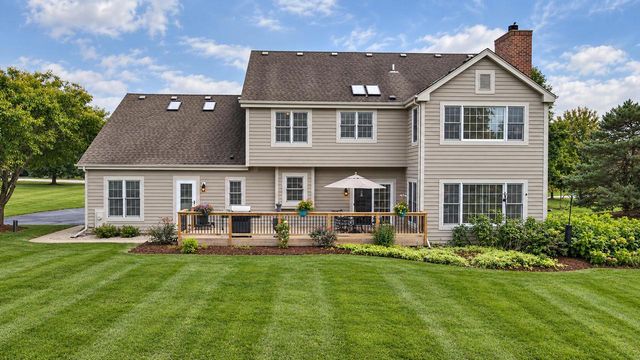 11235 N Westwood CIRCLE, Mequon, WI 53097